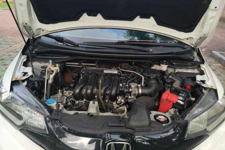 Used Honda Fit 2014 1.5L SE CVT Fashion Model Engine Bay