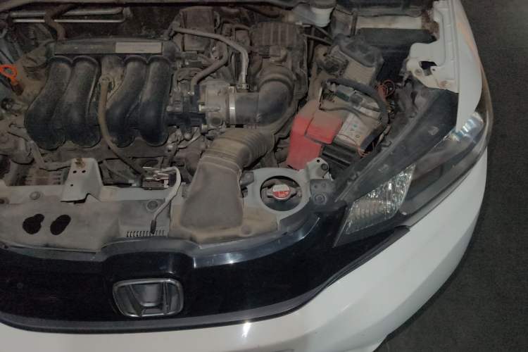 Used Honda Fit 2014 1.5L SE CVT Fashion Model Engine Bay Left