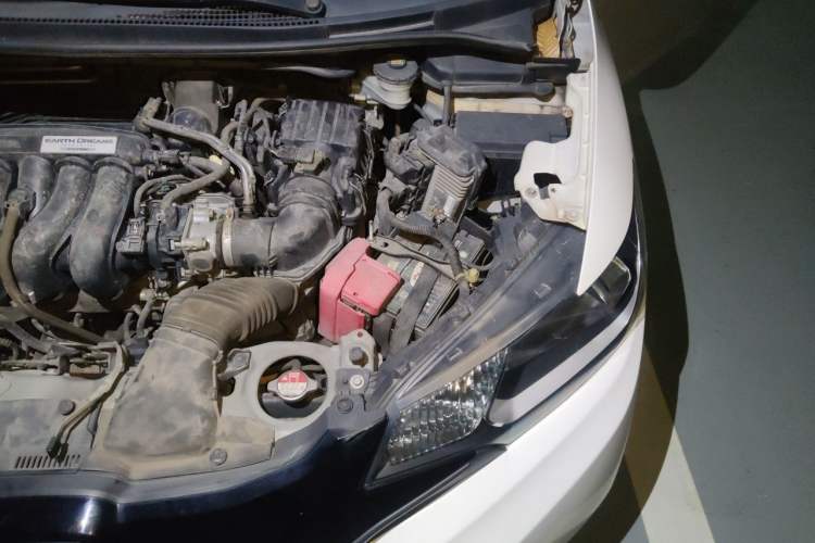 Used Honda Fit 2014 1.5L SE CVT Fashion Model Engine Bay Left