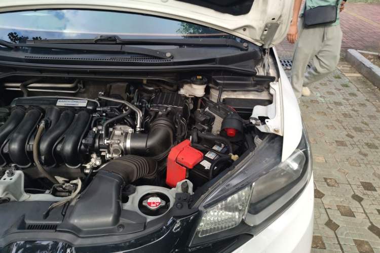 Used Honda Fit 2014 1.5L SE CVT Fashion Model Engine Bay Left