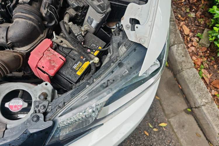 Used Honda Fit 2014 1.5L SE CVT Fashion Model Engine Bay Left