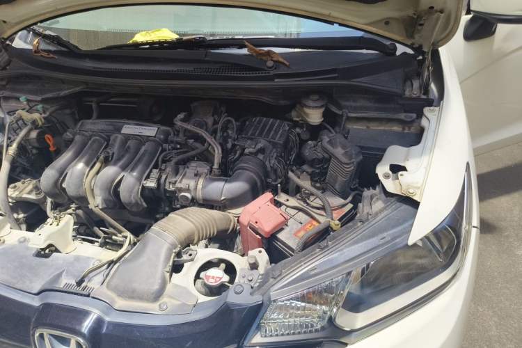 Used Honda Fit 2014 1.5L SE CVT Fashion Model Engine Bay Left