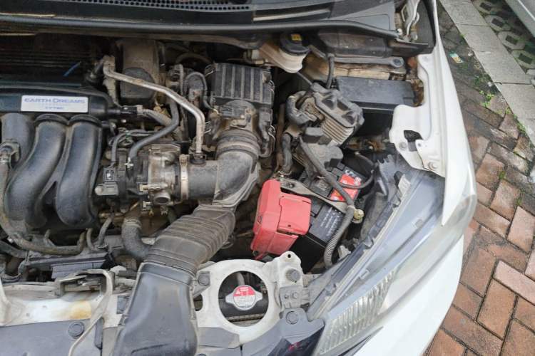 Used Honda Fit 2014 1.5L SE CVT Fashion Model Engine Bay Left