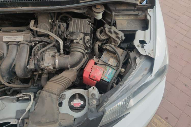 Used Honda Fit 2014 1.5L SE CVT Fashion Model Engine Bay Left