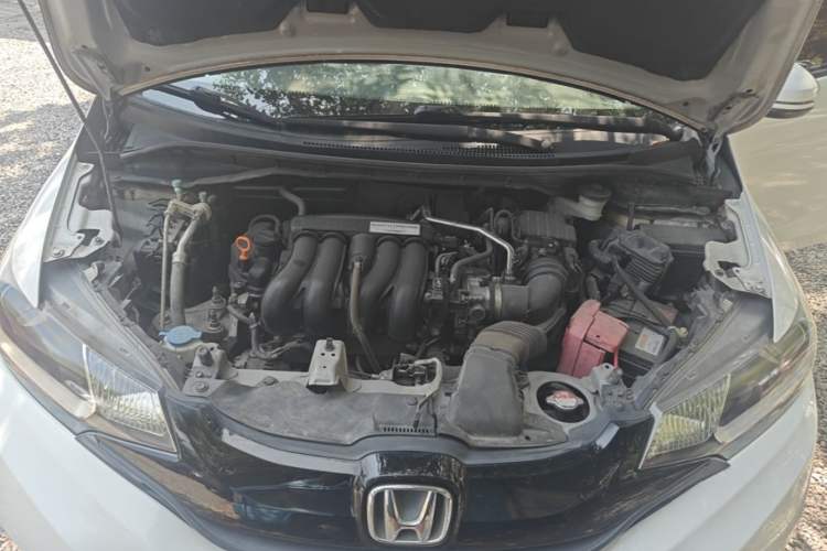 Used Honda Fit 2014 1.5L SE CVT Fashion Model Engine Bay