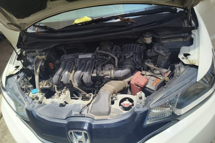 Used Honda Fit 2014 1.5L SE CVT Fashion Model Engine Bay
