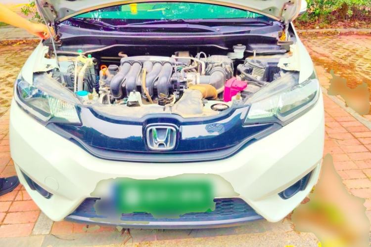 Used Honda Fit 2014 1.5L SE CVT Fashion Model Engine Bay