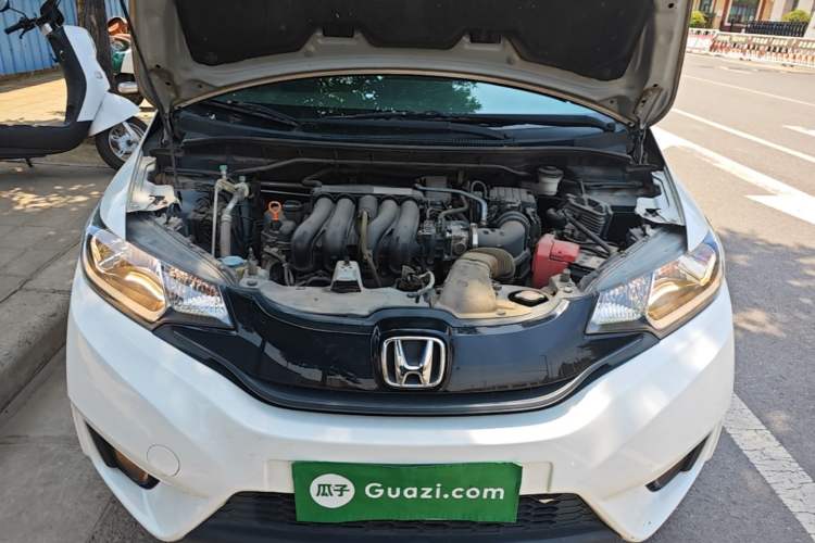 Used Honda Fit 2014 1.5L SE CVT Fashion Model Engine Bay