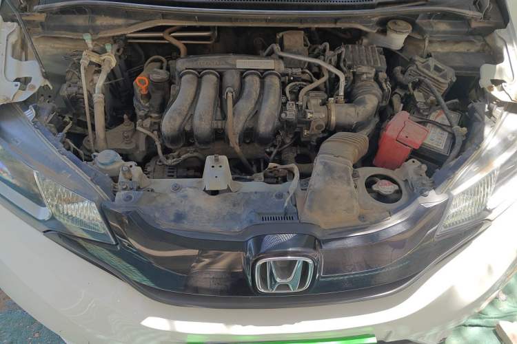 Used Honda Fit 2014 1.5L SE CVT Fashion Model Engine Bay