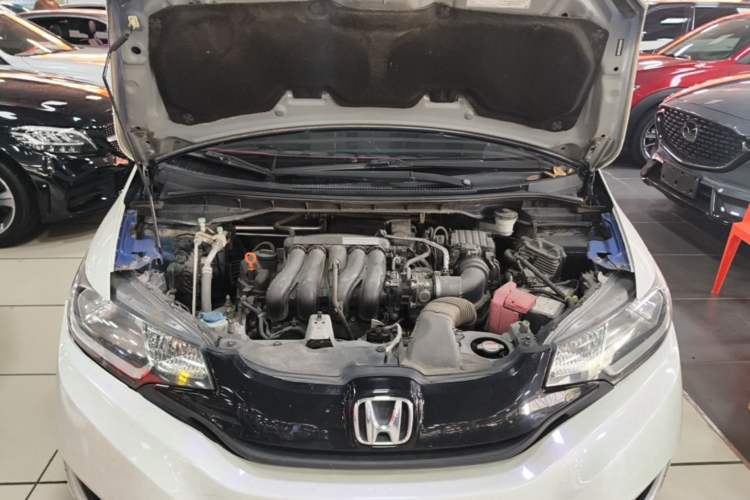 Used Honda Fit 2014 1.5L SE CVT Fashion Model Engine Bay