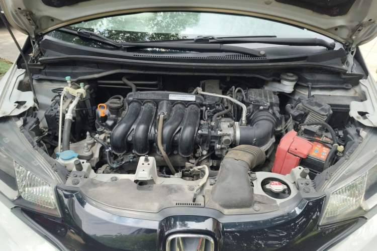 Used Honda Fit 2014 1.5L SE CVT Fashion Model Engine Bay