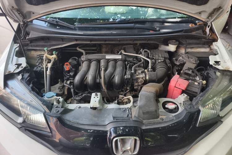 Used Honda Fit 2014 1.5L SE CVT Fashion Model Engine Bay