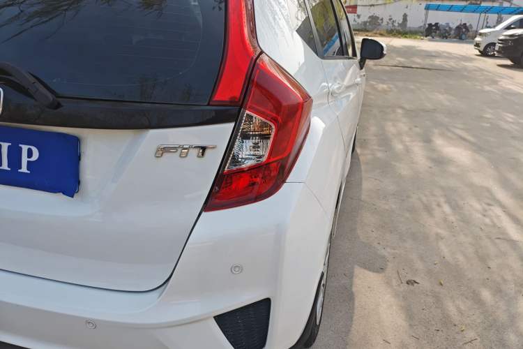 Used Honda Fit 2014 1.5L LX CVT Comfort Model Exterior 3