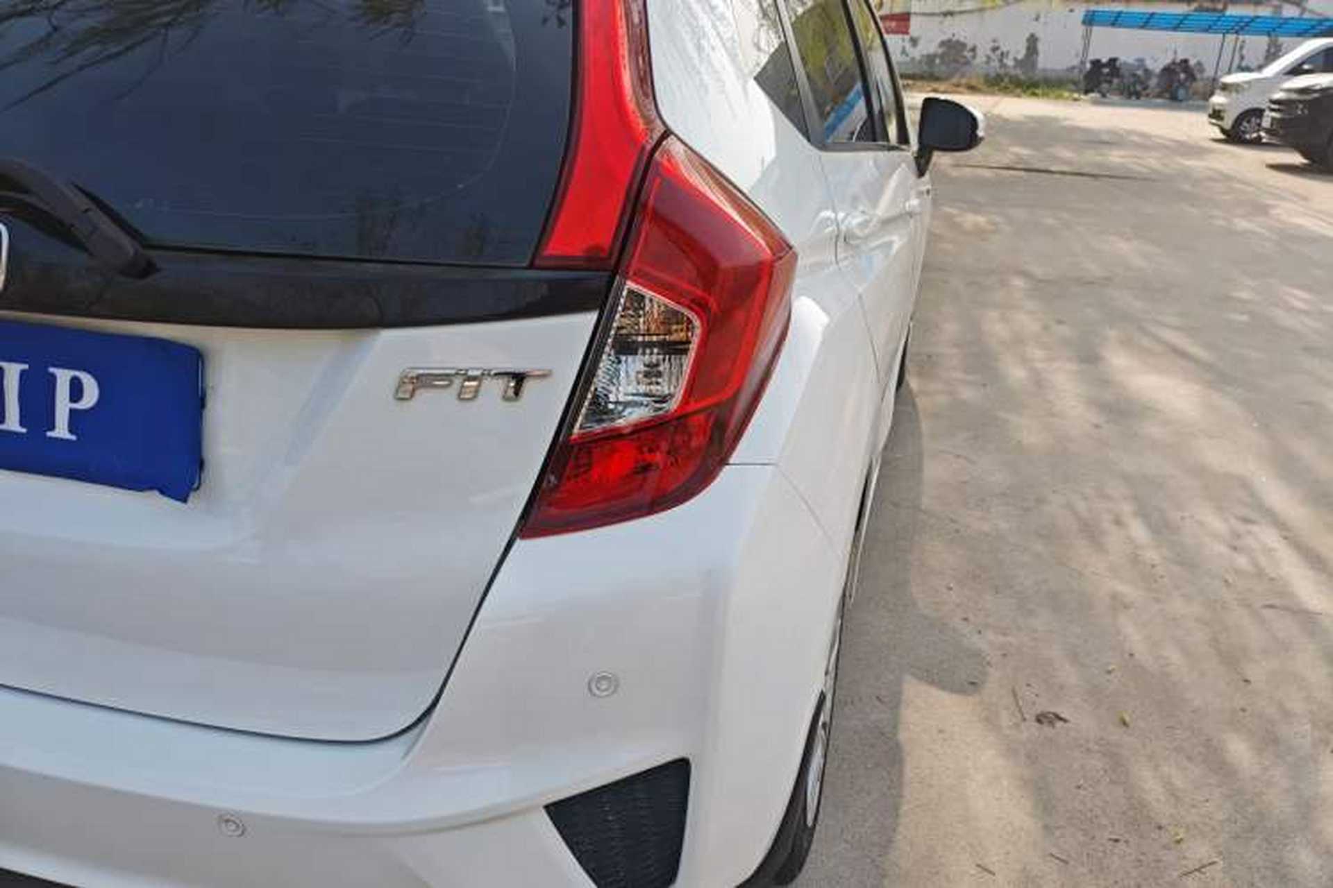 Used Honda Fit 2014 1.5L LX CVT Comfort Model Exterior 3