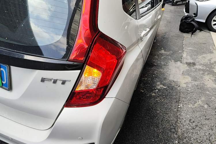 Used Honda Fit 2014 1.5L LX CVT Comfort Model Exterior 3