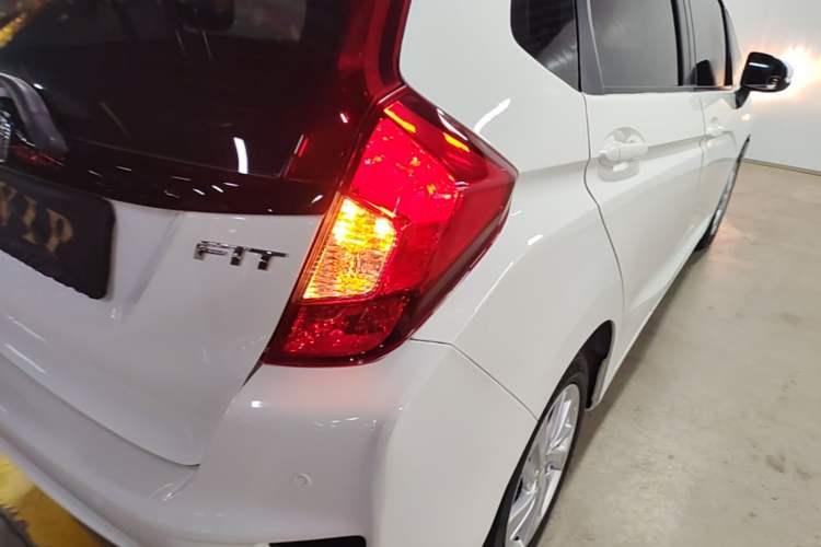 Used Honda Fit 2014 1.5L LX CVT Comfort Model Exterior 3