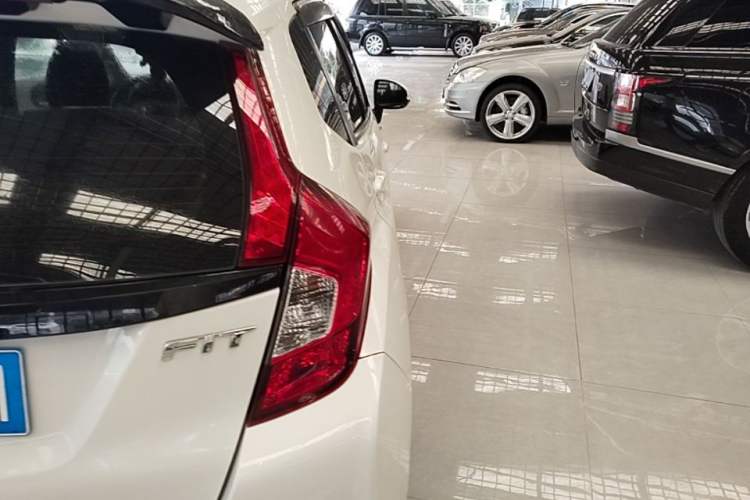Used Honda Fit 2014 1.5L LX CVT Comfort Model Exterior 3