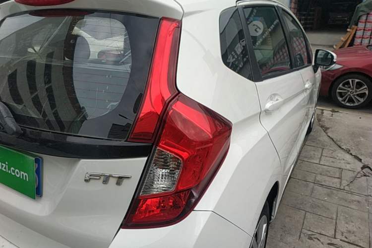 Used Honda Fit 2014 1.5L LX CVT Comfort Model Exterior 3