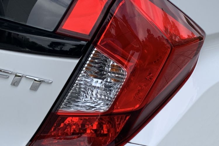 Used Honda Fit 2014 1.5L LX CVT Comfort Model Exterior 3