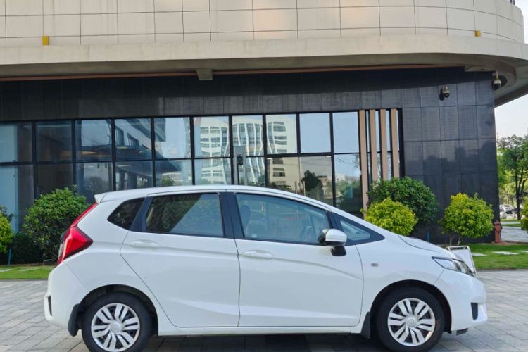 Used Honda Fit 2014 1.5L LX CVT Comfort Model Exterior 5