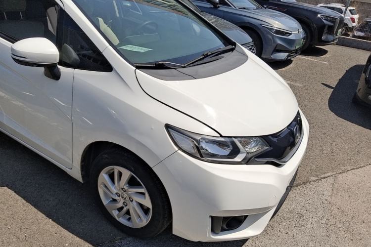 Used Honda Fit 2014 1.5L EX CVT Elite Model Front Right 45 Deg