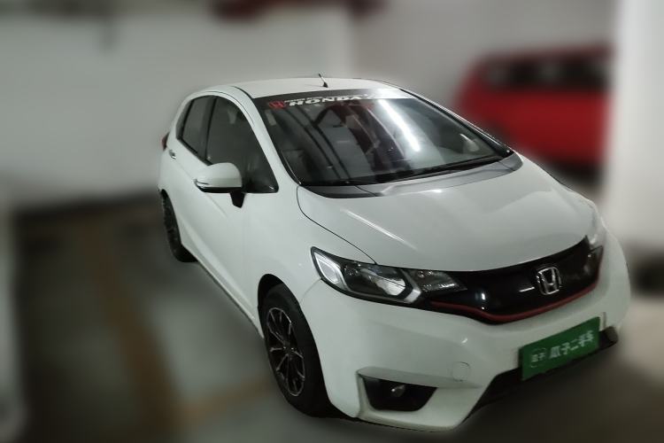 Used Honda Fit 2014 1.5L SE CVT Fashion Model Front Right 45 Deg