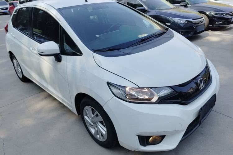 Used Honda Fit 2014 1.5L SE CVT Fashion Model Front Right 45 Deg