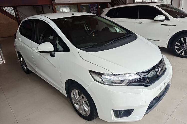 Used Honda Fit 2014 1.5L SE CVT Fashion Model Front Right 45 Deg
