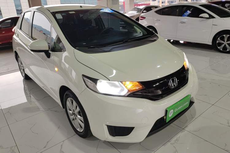Used Honda Fit 2014 1.5L LX CVT Comfort Model Front Right 45 Deg