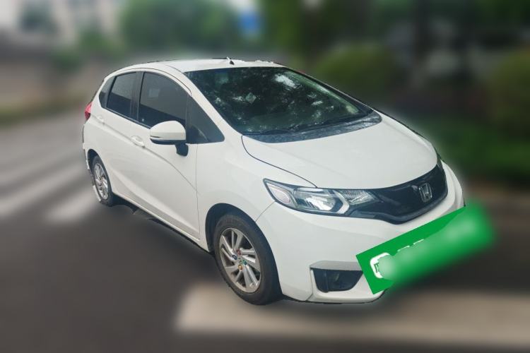 Used Honda Fit 2014 1.5L SE CVT Fashion Model Front Right 45 Deg