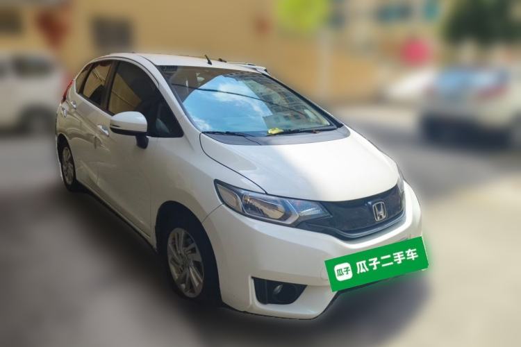 Used Honda Fit 2014 1.5L SE CVT Fashion Model Front Right 45 Deg