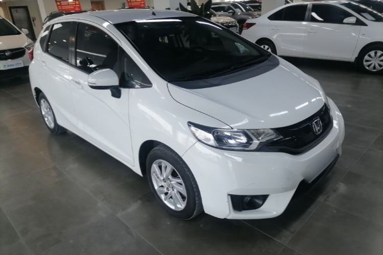 Used Honda Fit 2014 1.5L SE CVT Fashion Model Front Right 45 Deg