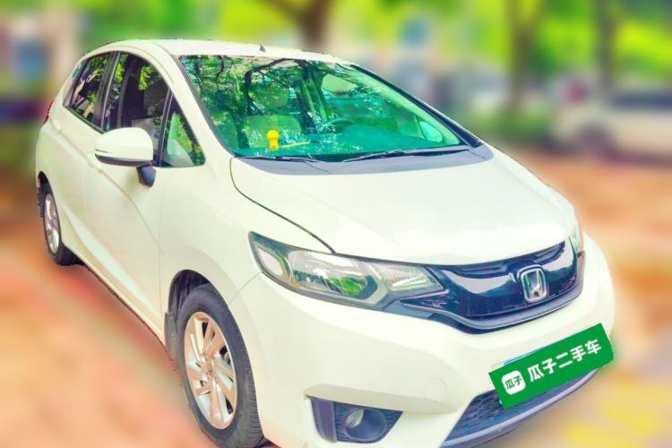 Used Honda Fit 2014 1.5L SE CVT Fashion Model Front Right 45 Deg