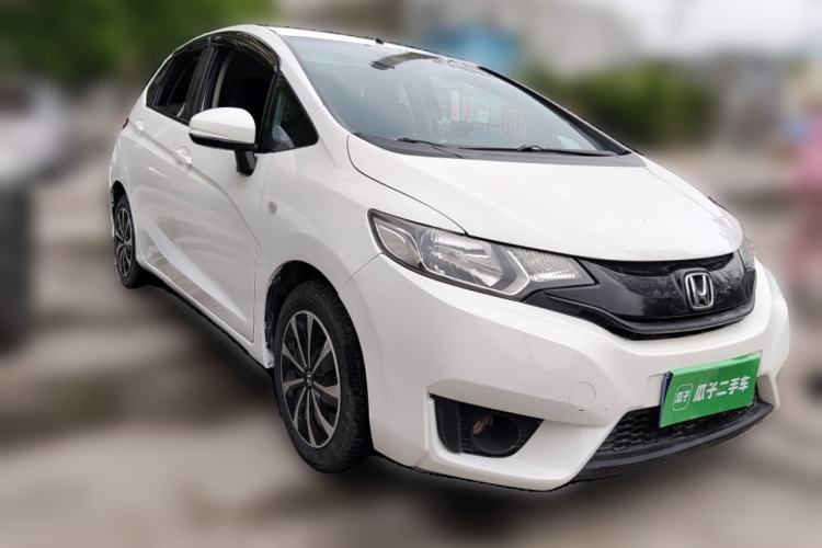 Used Honda Fit 2014 1.5L SE CVT Fashion Model Front Right 45 Deg