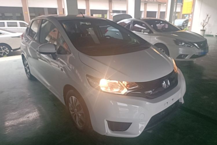 Used Honda Fit 2014 1.5L LX CVT Comfort Model Front Right 45 Deg