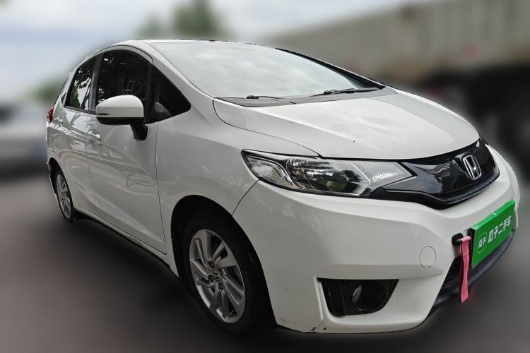 Used Honda Fit 2014 1.5L SE CVT Fashion Model Front Right 45 Deg