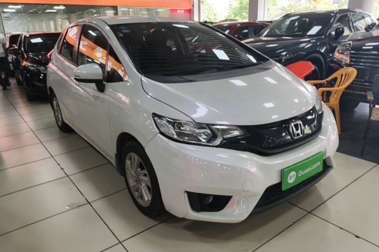 Used Honda Fit 2014 1.5L SE CVT Fashion Model Front Right 45 Deg