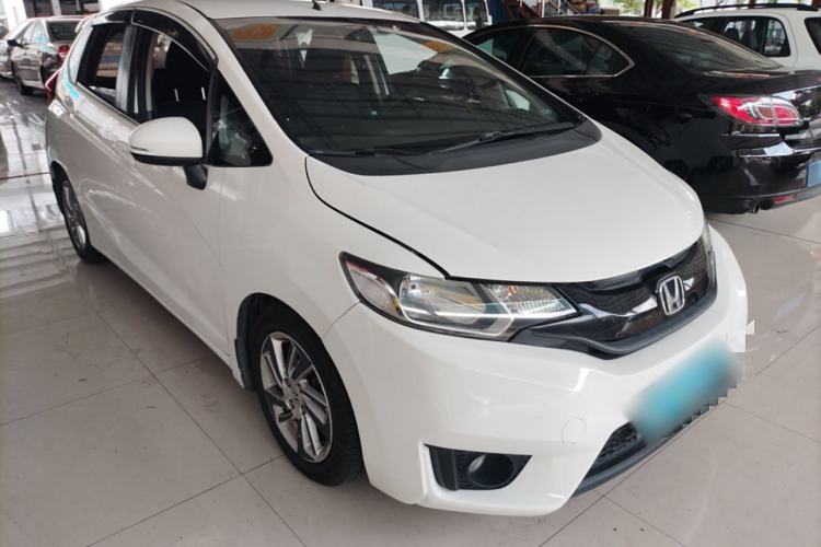 Used Honda Fit 2014 1.5L SE CVT Fashion Model Front Right 45 Deg