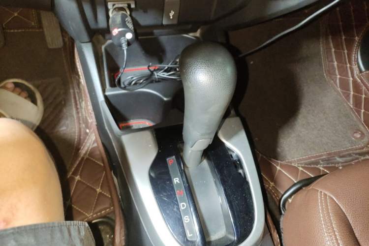 Used Honda Fit 2014 1.5L SE CVT Fashion Model Gear Lever