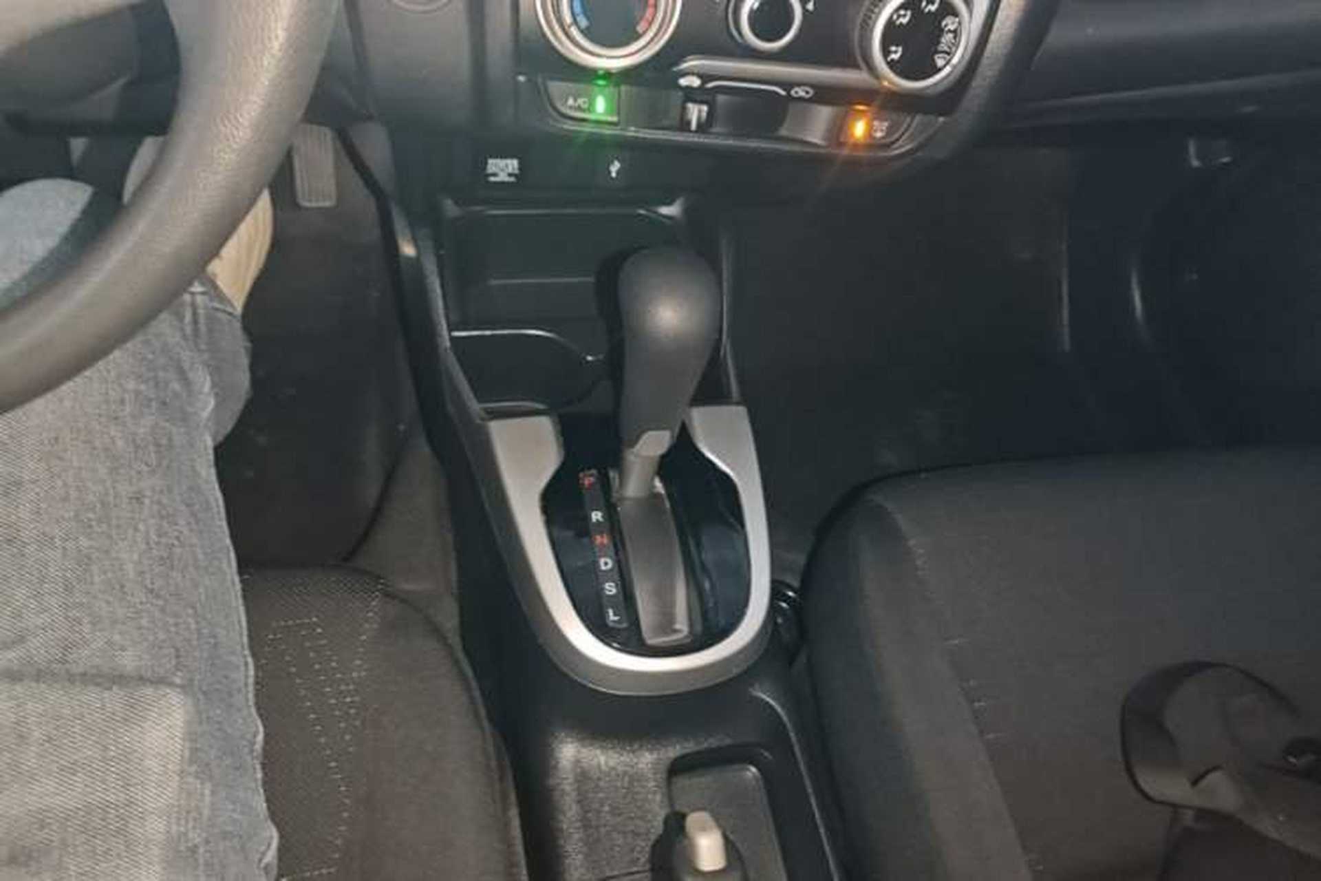 Used Honda Fit 2014 1.5L SE CVT Fashion Model Gear Lever