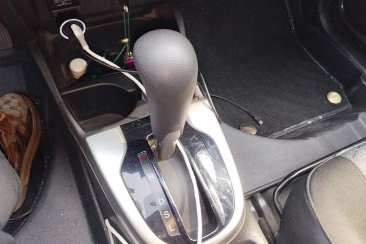 Used Honda Fit 2014 1.5L SE CVT Fashion Model Gear Lever