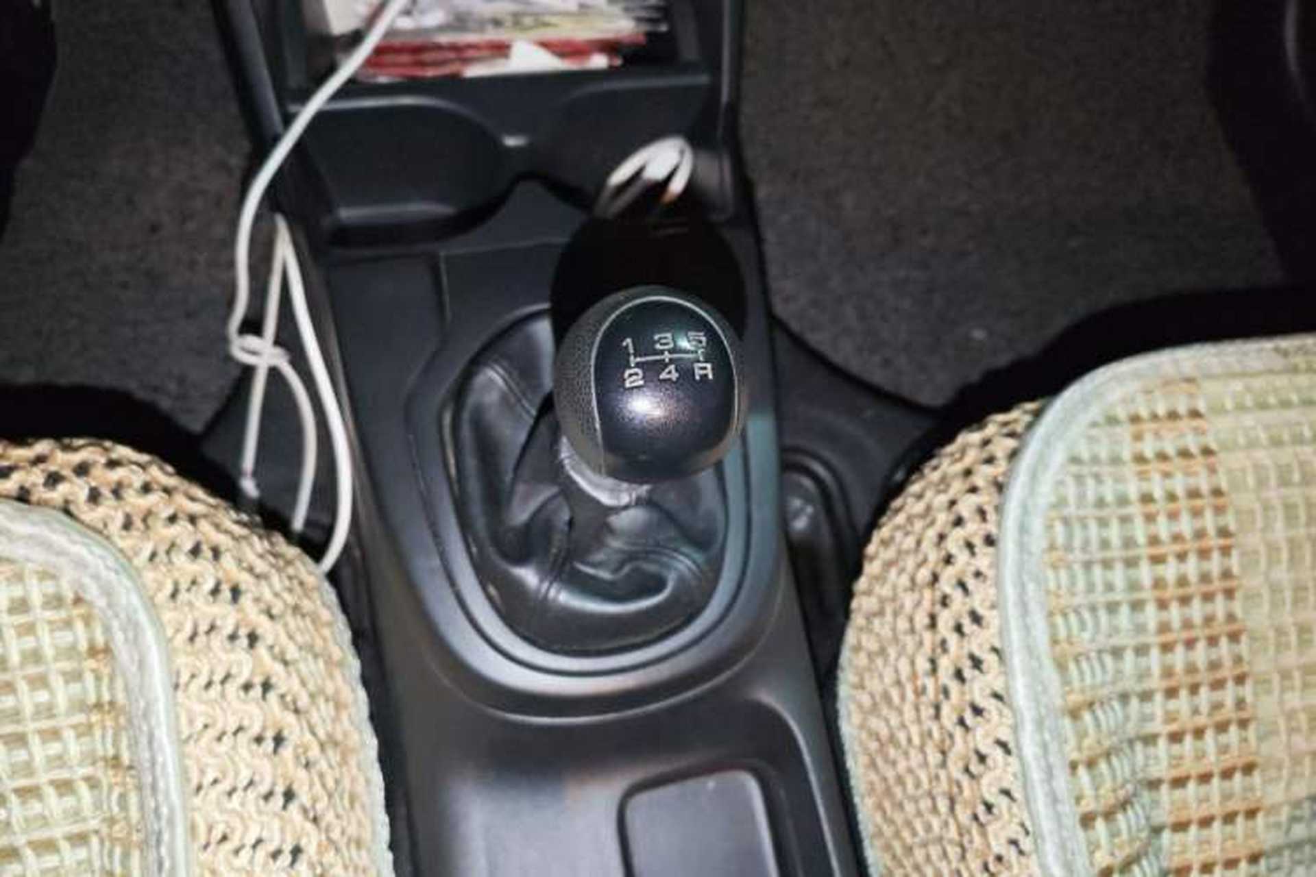Used Honda Fit 2014 1.5L LX Manual Comfort Model Gear Lever