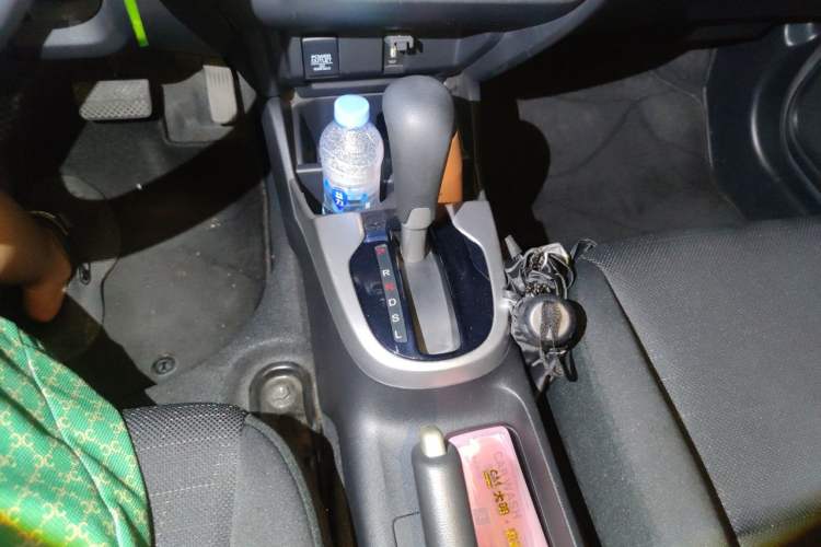 Used Honda Fit 2014 1.5L SE CVT Fashion Model Gear Lever