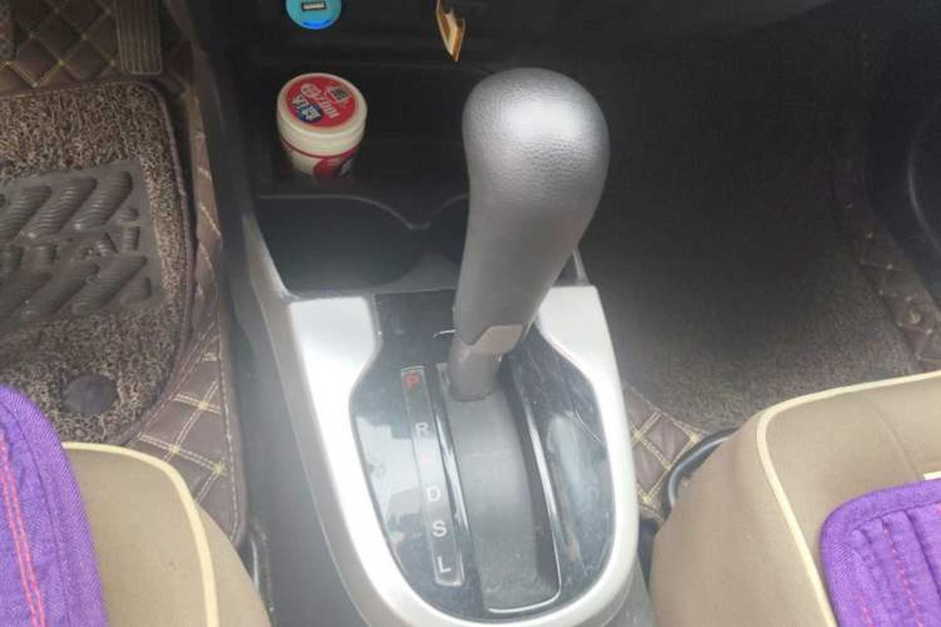 Used Honda Fit 2014 1.5L SE CVT Fashion Model Gear Lever