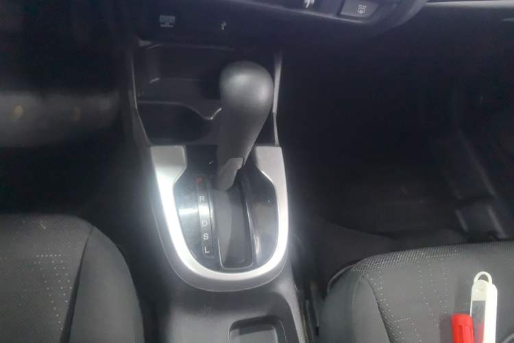 Used Honda Fit 2014 1.5L SE CVT Fashion Model Gear Lever