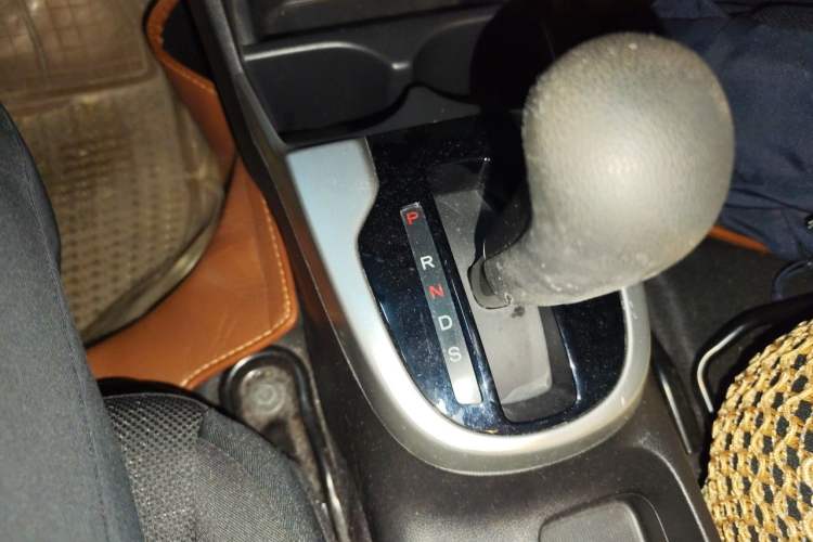 Used Honda Fit 2014 1.5L SE CVT Fashion Model Gear Lever