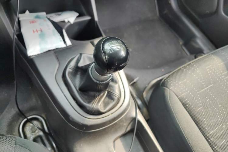 Used Honda Fit 2014 1.5L LX Manual Comfort Model Gear Lever
