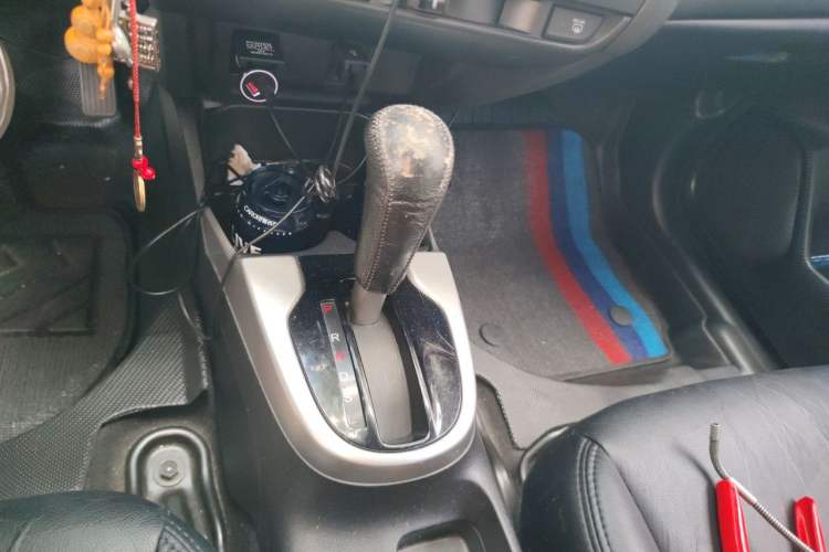 Used Honda Fit 2014 1.5L SE CVT Fashion Model Gear Lever