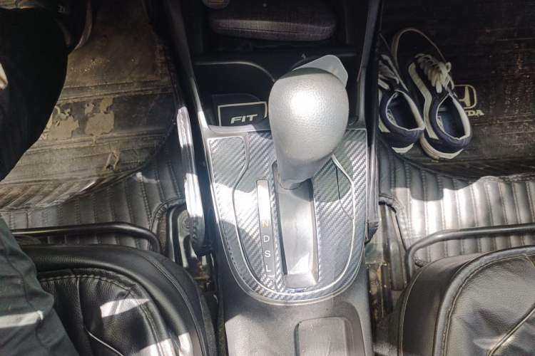 Used Honda Fit 2014 1.5L SE CVT Fashion Model Gear Lever