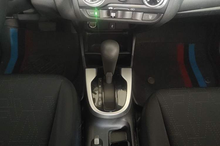 Used Honda Fit 2014 1.5L SE CVT Fashion Model Gear Lever
